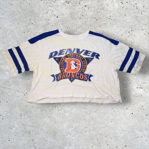 Denver Broncos Cropped T-Shirt Junk Food NFL Varsity Stripe Retro Logo Sz Large - Picture 1 of 9